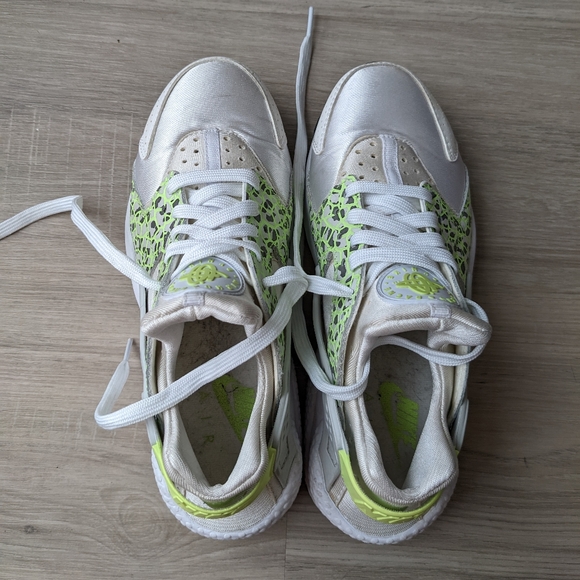 Women's Nike Huarache sneaker - Picture 1 of 6